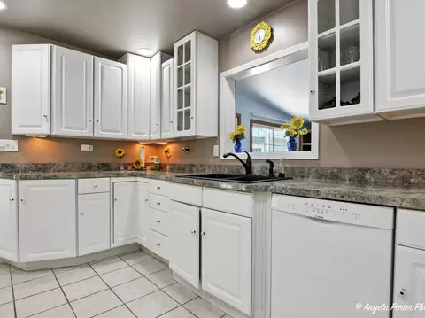 2912 Magellan Dr, Mchenry, IL 60051 photo 10