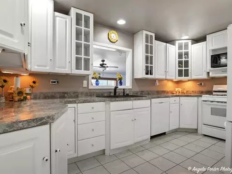 2912 Magellan Dr, Mchenry, IL 60051 photo 9