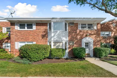 514 W Miner St #2F, Arlington Heights, IL 60005