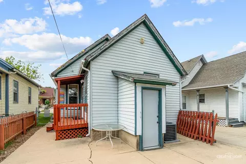 Exterior - 261 Perry St, Elgin, IL 60123 photo 5 of 6