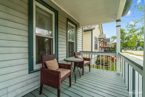 Exterior - 261 Perry St, Elgin, IL 60123 photo 3 of 6