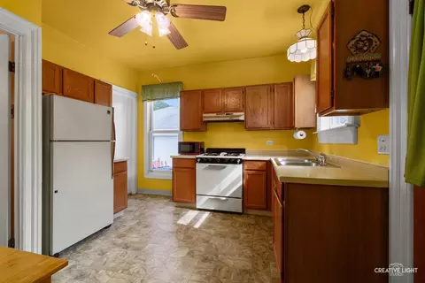 Kitchen - 261 Perry St, Elgin, IL 60123 photo 1 of 2