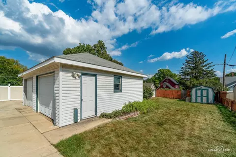 Exterior - 261 Perry St, Elgin, IL 60123 photo 4 of 6
