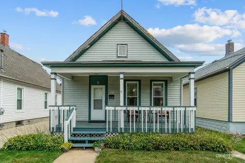 261 Perry St, Elgin, IL 60123