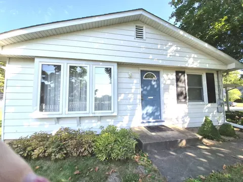 131 E Jackson St, Oswego, IL 60543