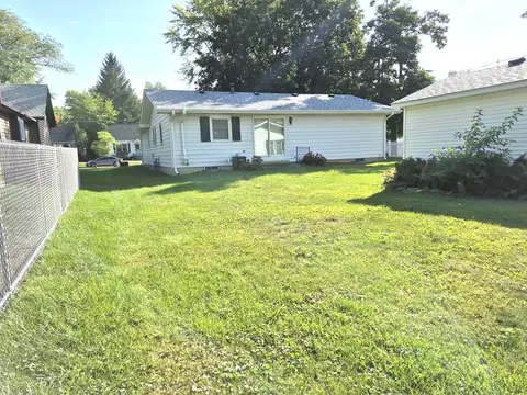 Exterior - 131 E Jackson St, Oswego, IL 60543 photo 6 of 7