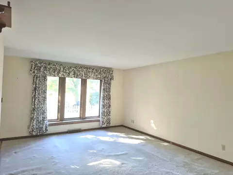 Living - 131 E Jackson St, Oswego, IL 60543 photo 1 of 2