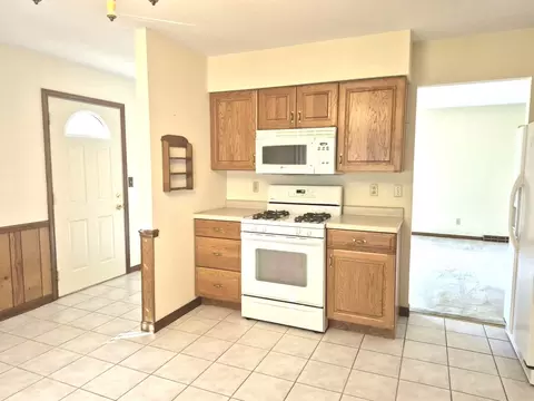 Kitchen - 131 E Jackson St, Oswego, IL 60543 photo 2 of 3