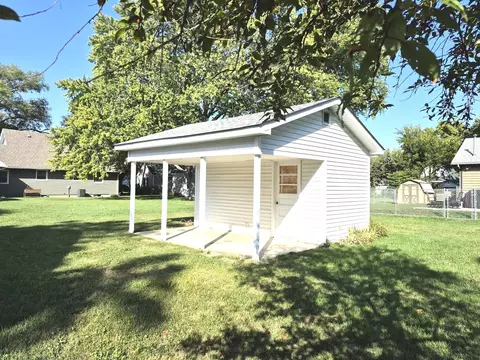 Exterior - 131 E Jackson St, Oswego, IL 60543 photo 4 of 7