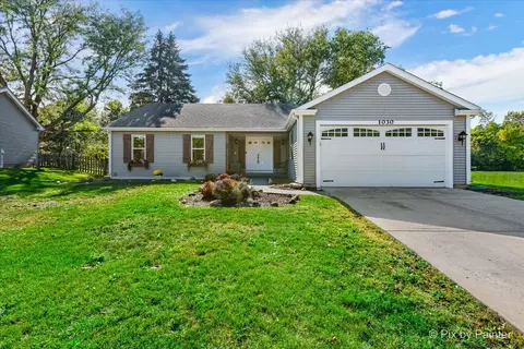 1030 Woodbridge Dr, Cary, IL 60013