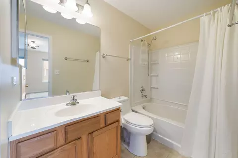 Bath - 893 Emerald Dr, Pingree Grove, IL 60140 photo 2 of 3