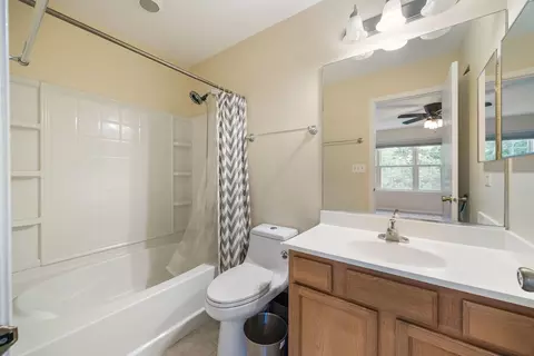 Bath - 893 Emerald Dr, Pingree Grove, IL 60140 photo 3 of 3