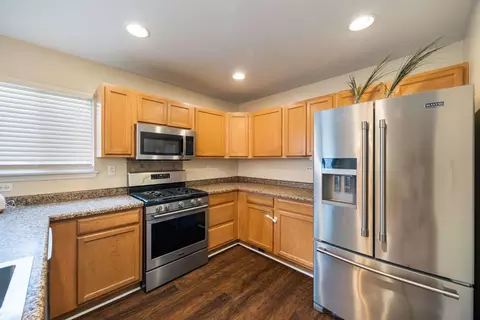 Kitchen - 893 Emerald Dr, Pingree Grove, IL 60140 photo 2 of 3