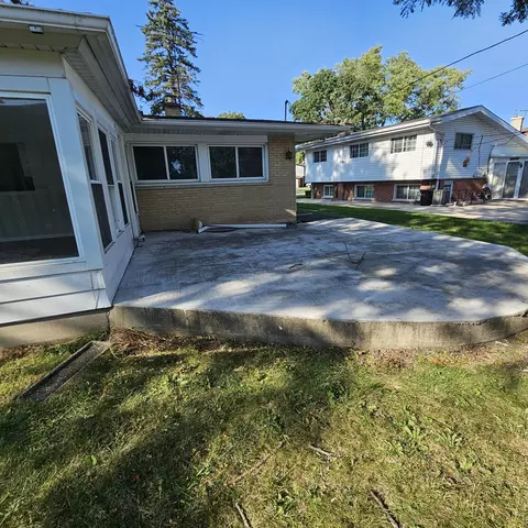 Exterior - 1291 Phoenix Dr, Des Plaines, IL 60018 photo 2 of 3