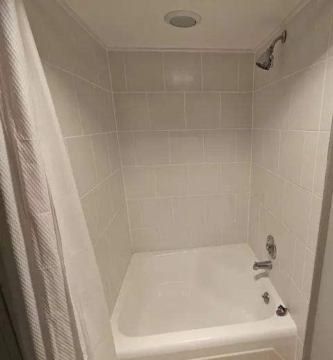 Bath - 1291 Phoenix Dr, Des Plaines, IL 60018 photo 5 of 5