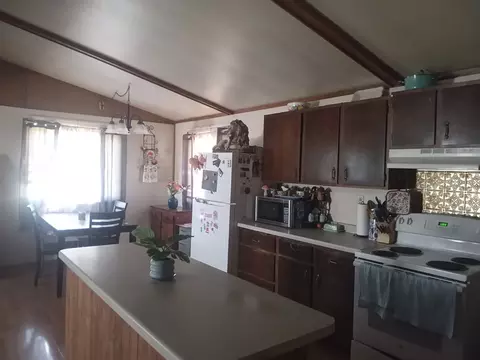 Kitchen - 419 Willow, Payson, IL 62360 photo 2 of 2