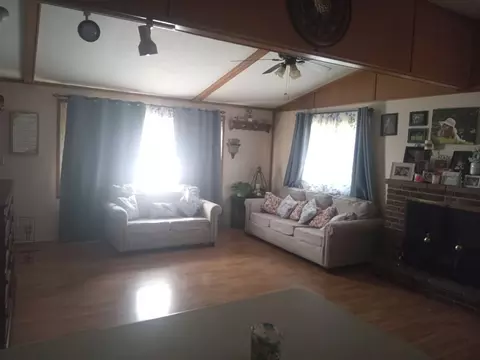 Living - 419 Willow, Payson, IL 62360 photo 1 of 1