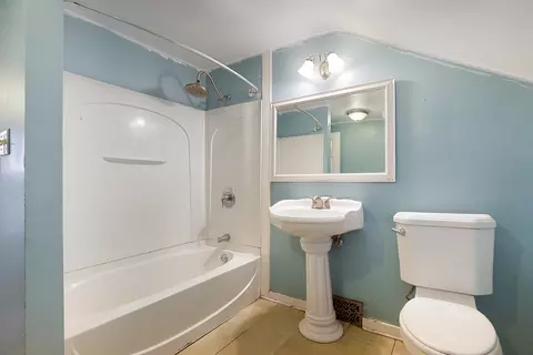 Bath - 331 E 22nd St, Chicago Heights, IL 60411 photo 2 of 2