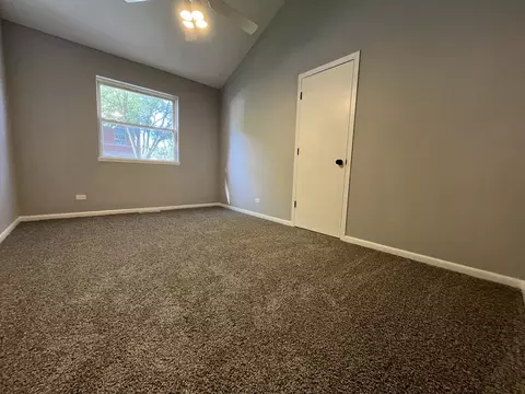 Bedroom - 542 E Downer Pl, Aurora, IL 60505 photo 4 of 4