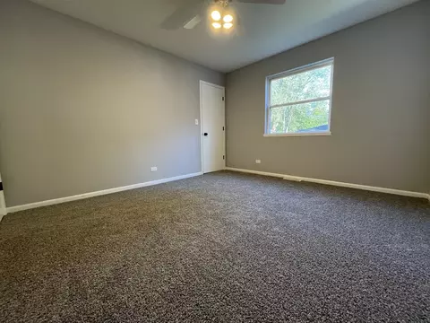 Bedroom - 542 E Downer Pl, Aurora, IL 60505 photo 1 of 4