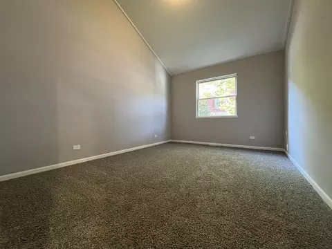 Bedroom - 542 E Downer Pl, Aurora, IL 60505 photo 3 of 4