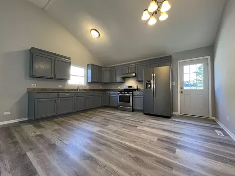 Kitchen - 542 E Downer Pl, Aurora, IL 60505 photo 1 of 1