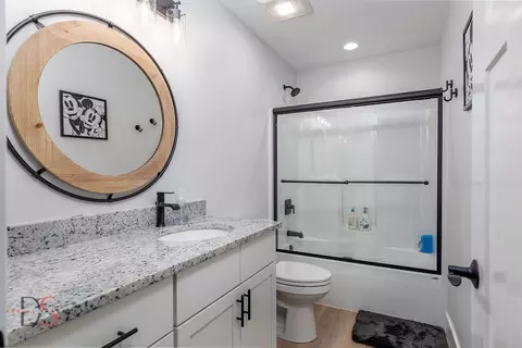 Bath - 40 Waterside Way, Ottawa, IL 61350 photo 1 of 3