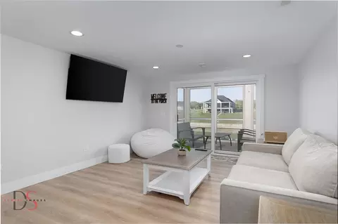 Living - 40 Waterside Way, Ottawa, IL 61350 photo 3 of 3