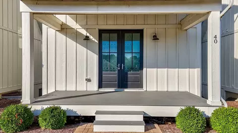 Exterior - 40 Waterside Way, Ottawa, IL 61350 photo 2 of 5