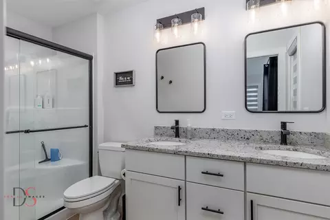 Bath - 40 Waterside Way, Ottawa, IL 61350 photo 2 of 3