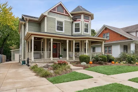 224 Newberry Ave, Libertyville, IL 60048