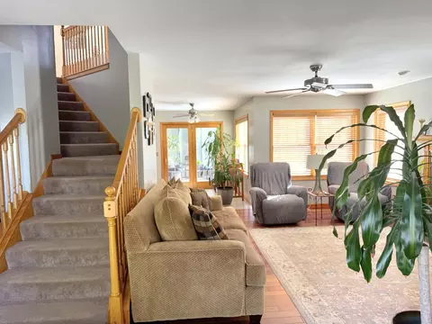 Living - 16555 Mclean Rd, Danvers, IL 61732 photo 2 of 14