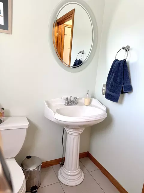 Bath - 16555 Mclean Rd, Danvers, IL 61732 photo 1 of 6