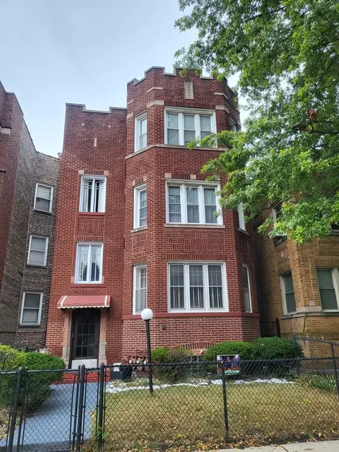 7842 S Ridgeland Ave, Chicago, IL 60649