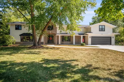 615 Marion Ave, Saint Charles, IL 60174