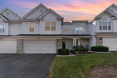 2271 Scott Ln, Aurora, IL 60502