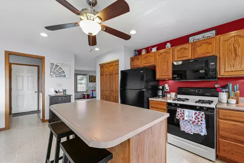 Kitchen - 424 E Newton St, Mansfield, IL 61854 photo 2 of 4