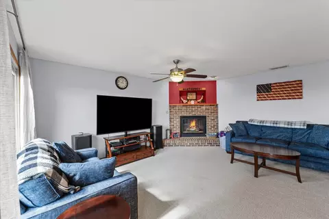 Living - 424 E Newton St, Mansfield, IL 61854 photo 4 of 6