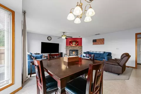 Dining - 424 E Newton St, Mansfield, IL 61854 photo 1 of 1