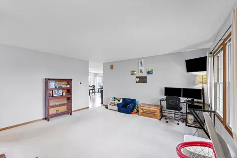 Living - 424 E Newton St, Mansfield, IL 61854 photo 1 of 6