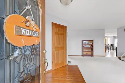 Entry Way - 424 E Newton St, Mansfield, IL 61854 photo 1 of 2