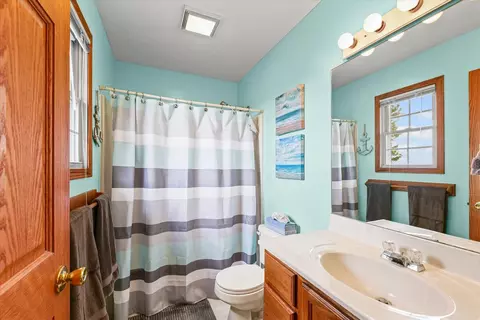 Bath - 424 E Newton St, Mansfield, IL 61854 photo 1 of 2