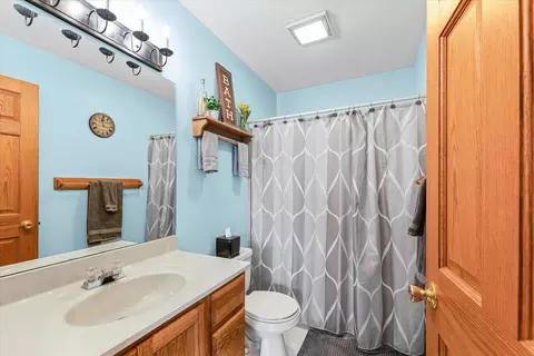 Bath - 424 E Newton St, Mansfield, IL 61854 photo 2 of 2