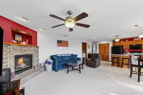 Living - 424 E Newton St, Mansfield, IL 61854 photo 5 of 6