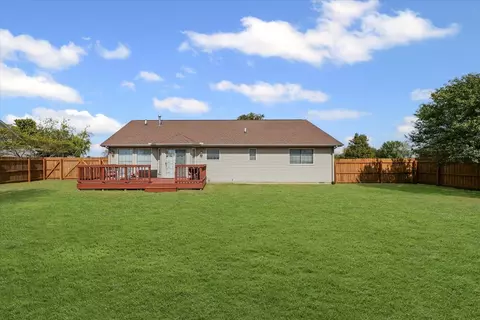 Exterior - 424 E Newton St, Mansfield, IL 61854 photo 5 of 7