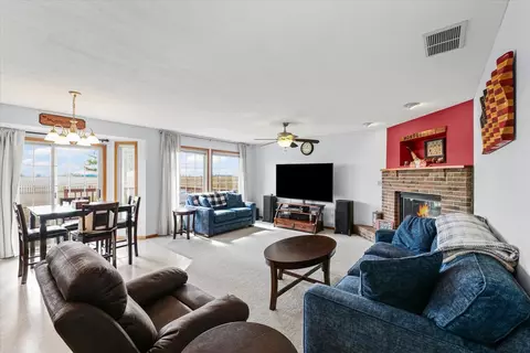 Living - 424 E Newton St, Mansfield, IL 61854 photo 3 of 6