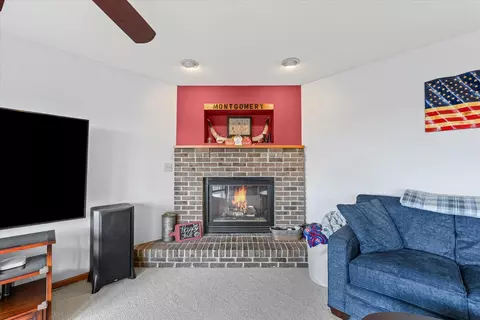 Living - 424 E Newton St, Mansfield, IL 61854 photo 6 of 6