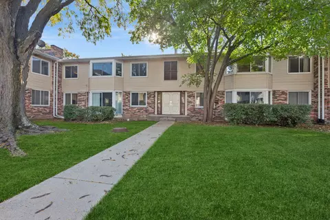 3108 Roberts Dr #5, Woodridge, IL 60517