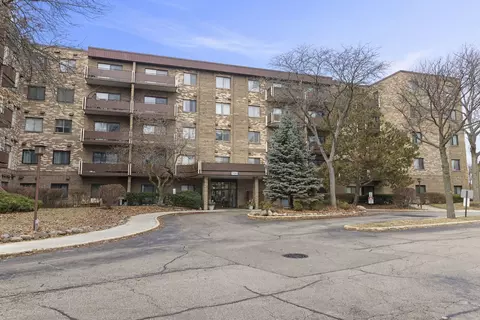 700 Wellington Ave #110, Elk Grove Village, IL 60007