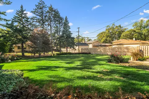 450 Little Path Rd, Des Plaines, IL 60016 photo 3